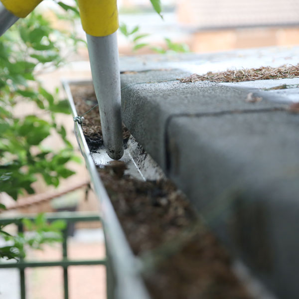 Gutter-vac in operation.